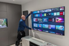 ian-storey-installing-tv-picture-courtesy-michael-rosen